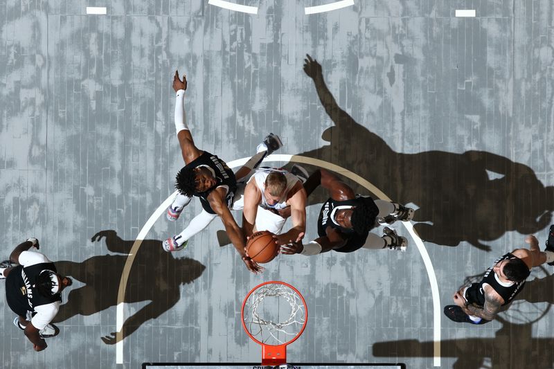 MEMPHIS, TN - FEBRUARY 23: GG Jackson #45 of the Memphis Grizzlies blocks the ball during the game against the LA Clippers on February 23, 2024 at FedExForum in Memphis, Tennessee. NOTE TO USER: User expressly acknowledges and agrees that, by downloading and or using this photograph, User is consenting to the terms and conditions of the Getty Images License Agreement. Mandatory Copyright Notice: Copyright 2024 NBAE (Photo by Joe Murphy/NBAE via Getty Images)