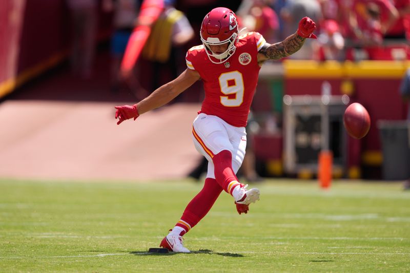 Kansas City Chiefs running back Louis Rees-Zammit (9) warms up before an NFL preseason football game against the Detroit Lions Saturday, Aug. 17, 2024, in Kansas City, Mo. (AP Photo/Charlie Riedel)