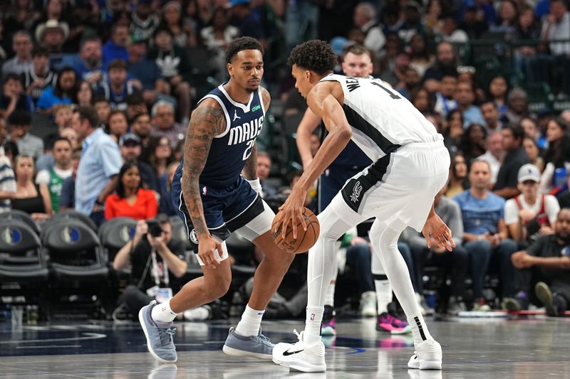 DALLAS, TX - OCTOBER 24: PJ Washington #25 of the Dallas Mavericks plays defense during the game against the San Antonio Spurs on October 24, 2024 at the American Airlines Center in Dallas, Texas. NOTE TO USER: User expressly acknowledges and agrees that, by downloading and or using this photograph, User is consenting to the terms and conditions of the Getty Images License Agreement. Mandatory Copyright Notice: Copyright 2024 NBAE (Photo by Glenn James/NBAE via Getty Images)