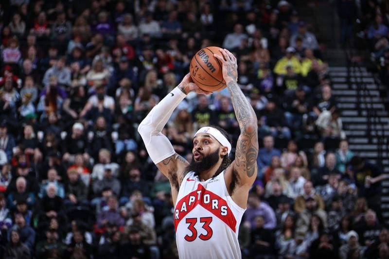 SALT LAKE CITY, UT - JANUARY 12: Gary Trent Jr. #33 of the Toronto Raptors looks to pass the ball during the game against the Utah Jazz on January 12, 2024 at Delta Center in Salt Lake City, Utah. NOTE TO USER: User expressly acknowledges and agrees that, by downloading and or using this Photograph, User is consenting to the terms and conditions of the Getty Images License Agreement. Mandatory Copyright Notice: Copyright 2024 NBAE (Photo by Melissa Majchrzak/NBAE via Getty Images)