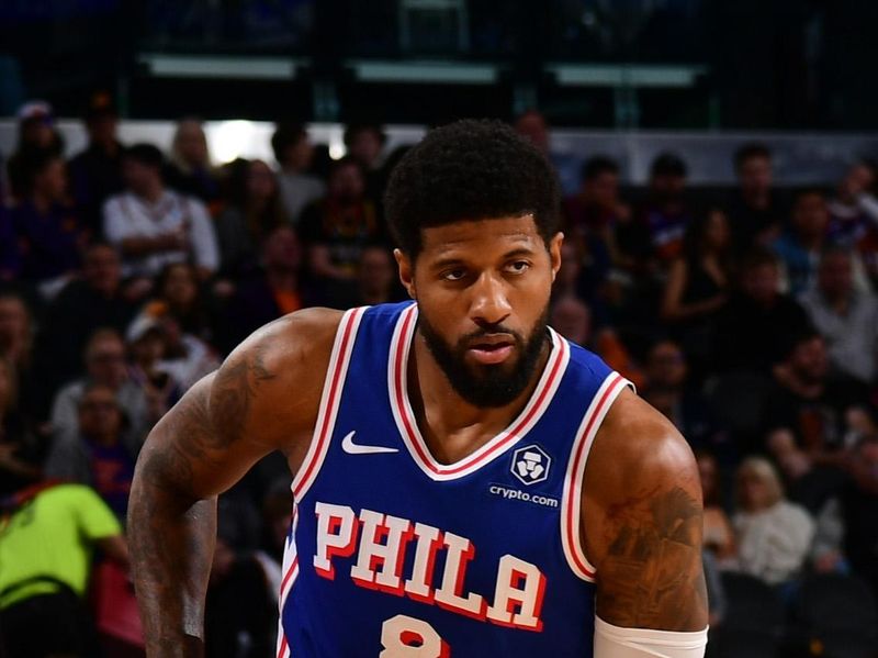 PHOENIX, AZ - NOVEMBER 4: Paul George #8 of the Philadelphia 76ers handles the ball during the game against the Phoenix Suns on November 4, 2024 at Footprint Center in Phoenix, Arizona. NOTE TO USER: User expressly acknowledges and agrees that, by downloading and or using this photograph, user is consenting to the terms and conditions of the Getty Images License Agreement. Mandatory Copyright Notice: Copyright 2024 NBAE (Photo by Kate Frese/NBAE via Getty Images)