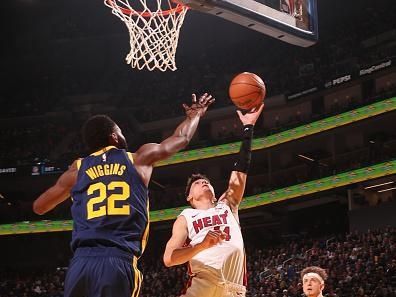 SAN FRANCISCO, CA - DECEMBER 28: Tyler Herro #14 of the Miami Heat drives to the basket during the game against the Golden State Warriors on December 28, 2023 at Chase Center in San Francisco, California. NOTE TO USER: User expressly acknowledges and agrees that, by downloading and or using this photograph, user is consenting to the terms and conditions of Getty Images License Agreement. Mandatory Copyright Notice: Copyright 2023 NBAE (Photo by Jed Jacobsohn/NBAE via Getty Images)