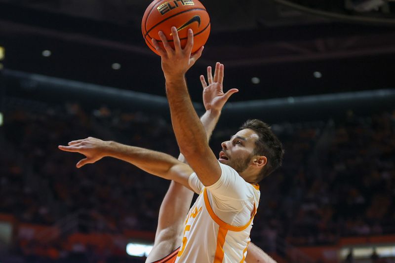 Dec 9, 2023; Knoxville, Tennessee, USA; Tennessee Volunteers guard Santiago Vescovi (25) drives to the basket against the Illinois Fighting Illini during the first half at Food City Center at Thompson-Boling Arena. Mandatory Credit: Randy Sartin-USA TODAY Sports