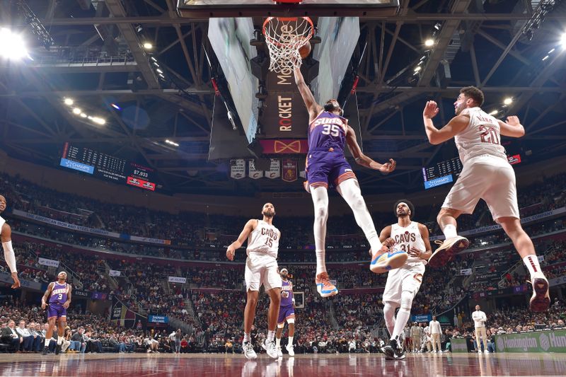 CLEVELAND, OH - MARCH 11: Kevin Durant #35 of the Phoenix Suns drives to the basket during the game against the Cleveland Cavaliers on March 11, 2024 at Rocket Mortgage FieldHouse in Cleveland, Ohio. NOTE TO USER: User expressly acknowledges and agrees that, by downloading and/or using this Photograph, user is consenting to the terms and conditions of the Getty Images License Agreement. Mandatory Copyright Notice: Copyright 2024 NBAE (Photo by David Liam Kyle/NBAE via Getty Images)