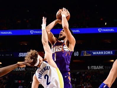 PHOENIX, AZ - DECEMBER 12: Devin Booker #1 of the Phoenix Suns shoots the ball during the game against the Golden State Warriors on December 12, 2023 at Footprint Center in Phoenix, Arizona. NOTE TO USER: User expressly acknowledges and agrees that, by downloading and or using this photograph, user is consenting to the terms and conditions of the Getty Images License Agreement. Mandatory Copyright Notice: Copyright 2023 NBAE (Photo by Barry Gossage/NBAE via Getty Images)