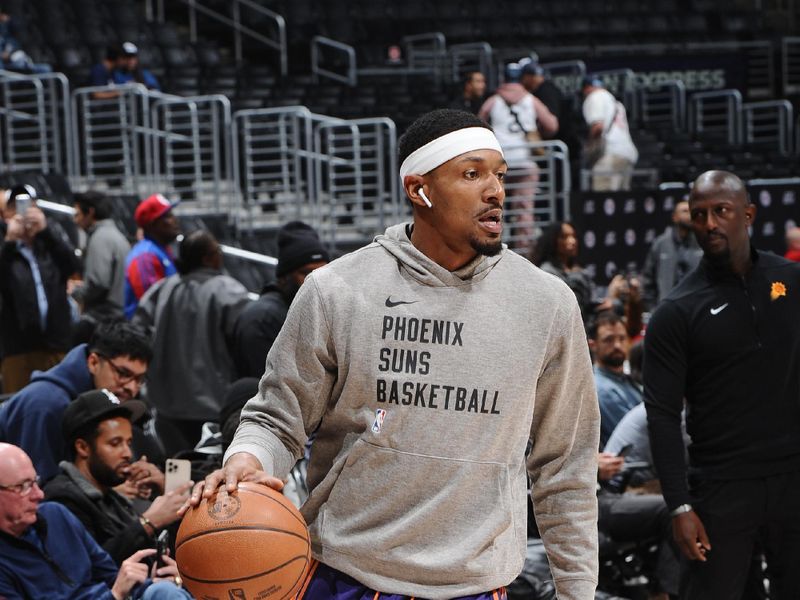 LOS ANGELES, CA - JANUARY 8: Bradley Beal #3 of the Phoenix Suns warms up before the game against the LA Clippers on January 8, 2024 at Crypto.Com Arena in Los Angeles, California. NOTE TO USER: User expressly acknowledges and agrees that, by downloading and/or using this Photograph, user is consenting to the terms and conditions of the Getty Images License Agreement. Mandatory Copyright Notice: Copyright 2024 NBAE (Photo by Andrew D. Bernstein/NBAE via Getty Images) <p><br/></p>