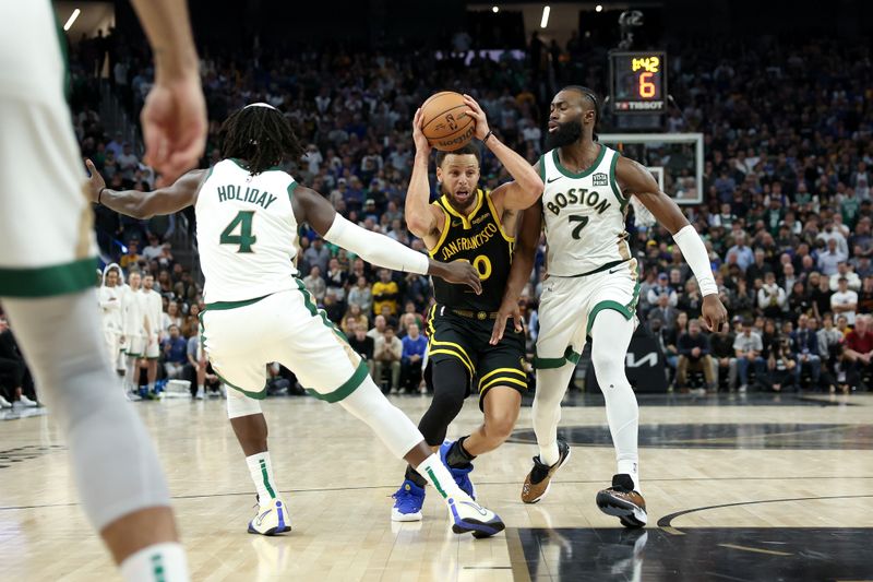 SAN FRANCISCO, CALIFORNIA - DECEMBER 19: Stephen Curry #30 of the Golden State Warriors is guarded by Jaylen Brown #7 of the Boston Celtics at Chase Center on December 19, 2023 in San Francisco, California. NOTE TO USER: User expressly acknowledges and agrees that, by downloading and or using this photograph, User is consenting to the terms and conditions of the Getty Images License Agreement.  (Photo by Ezra Shaw/Getty Images)