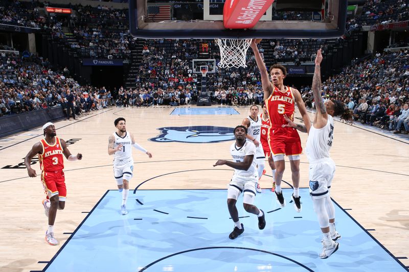 MEMPHIS, TN - MARCH 3: Dyson Daniels #5 of the Atlanta Hawks drives to the basket during the game against the Memphis Grizzlies on March 3, 2025 at FedExForum in Memphis, Tennessee. NOTE TO USER: User expressly acknowledges and agrees that, by downloading and or using this photograph, User is consenting to the terms and conditions of the Getty Images License Agreement. Mandatory Copyright Notice: Copyright 2025 NBAE (Photo by Joe Murphy/NBAE via Getty Images)