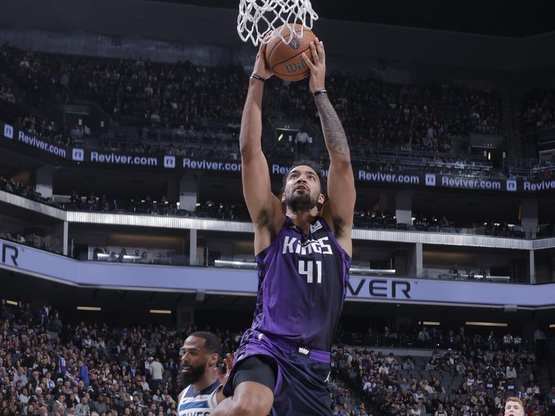 SACRAMENTO, CA - NOVEMBER 15: Trey Lyles #41 of the Sacramento Kings drives to the basket during the game against the Minnesota Timberwolves during the Emirates NBA Cup game on November 15, 2024 at Golden 1 Center in Sacramento, California. NOTE TO USER: User expressly acknowledges and agrees that, by downloading and or using this Photograph, user is consenting to the terms and conditions of the Getty Images License Agreement. Mandatory Copyright Notice: Copyright 2024 NBAE (Photo by Rocky Widner/NBAE via Getty Images)