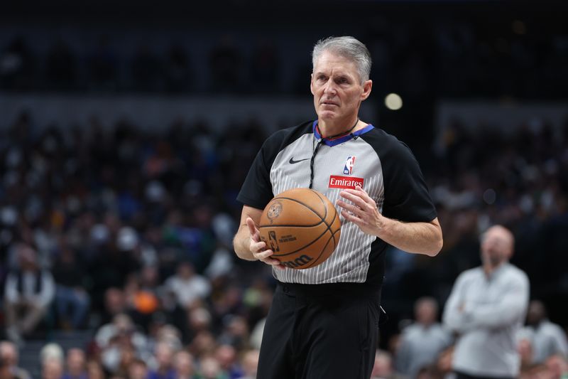 DALLAS, TX - JANUARY 7: Referee Scott Foster #48 looks on during the game against the Dallas Mavericks on January 7, 2025 at American Airlines Center in Dallas, Texas. NOTE TO USER: User expressly acknowledges and agrees that, by downloading and or using this photograph, User is consenting to the terms and conditions of the Getty Images License Agreement. Mandatory Copyright Notice: Copyright 2025 NBAE (Photo by Tim Heitman/NBAE via Getty Images)