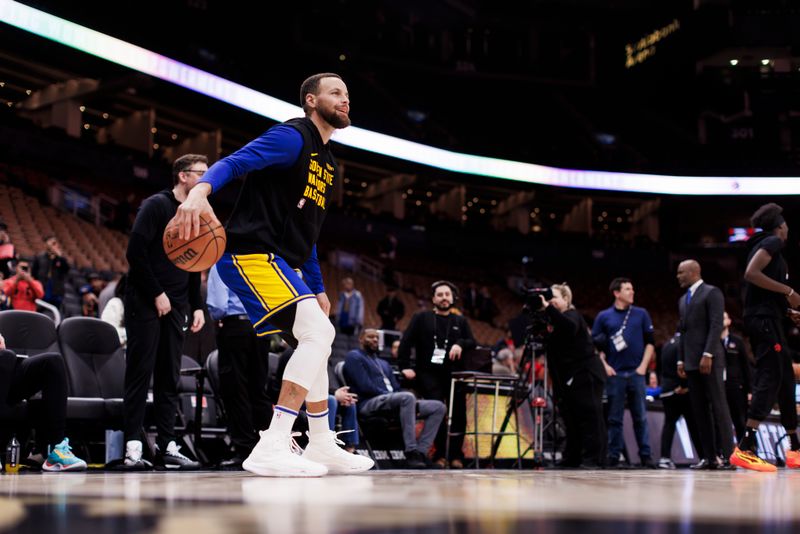 TORONTO, CANADA - MARCH 1: Stephen Curry #30 of the Golden State Warriors warms up ahead of their NBA game against the Toronto Raptors at Scotiabank Arena on March 1, 2024 in Toronto, Canada.  NOTE TO USER: User expressly acknowledges and agrees that, by downloading and or using this photograph, User is consenting to the terms and conditions of the Getty Images License Agreement. (Photo by Cole Burston/Getty Images)