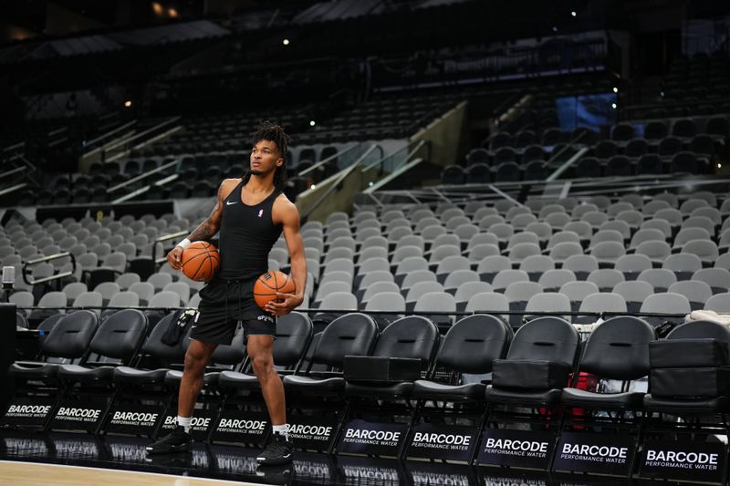 SAN ANTONIO, TX - NOVEMBER 2: Stephon Castle #5 of the San Antonio Spurs warms up before the game against the Minnesota Timberwolves on November 2, 2024 at the Frost Bank Center in San Antonio, Texas. NOTE TO USER: User expressly acknowledges and agrees that, by downloading and or using this photograph, user is consenting to the terms and conditions of the Getty Images License Agreement. Mandatory Copyright Notice: Copyright 2024 NBAE (Photos by Cooper Neill/NBAE via Getty Images)