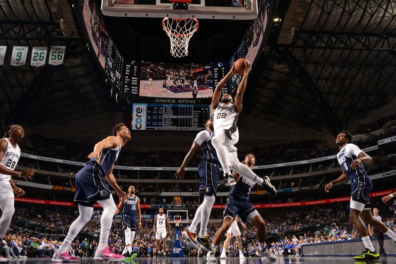 DALLAS, TX - OCTOBER 24: Malaki Branham #22 of the San Antonio Spurs drives to the basket during the game against the Dallas Mavericks on October 24, 2024 at the American Airlines Center in Dallas, Texas. NOTE TO USER: User expressly acknowledges and agrees that, by downloading and or using this photograph, User is consenting to the terms and conditions of the Getty Images License Agreement. Mandatory Copyright Notice: Copyright 2024 NBAE (Photo by Glenn James/NBAE via Getty Images)