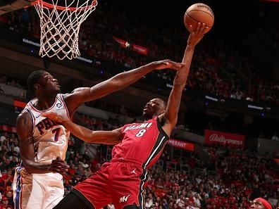 MIAMI, FL - DECEMBER 25:  Jamal Cain #8 of the Miami Heat goes to the basket during the game on December 25, 2023 at Kaseya Center Arena in Miami, Florida. NOTE TO USER: User expressly acknowledges and agrees that, by downloading and or using this Photograph, user is consenting to the terms and conditions of the Getty Images License Agreement. Mandatory Copyright Notice: Copyright 2023 NBAE (Photo by Issac Baldizon/NBAE via Getty Images)