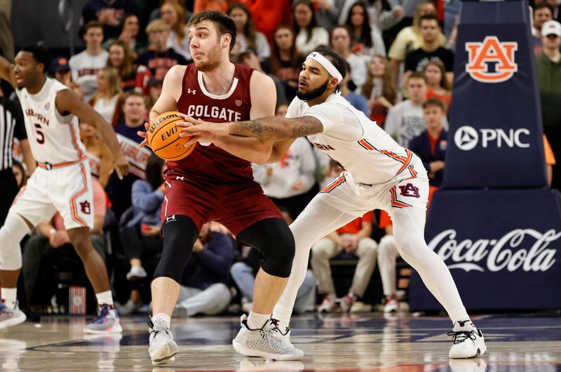 Dec 2, 2022; Auburn, Alabama, USA;  Auburn Tigers forward Johni Broome (4) tries to knock the ball away from Colgate Raiders forward Jeff Woodward (55) during the second half at Neville Arena. Mandatory Credit: John Reed-USA TODAY Sports