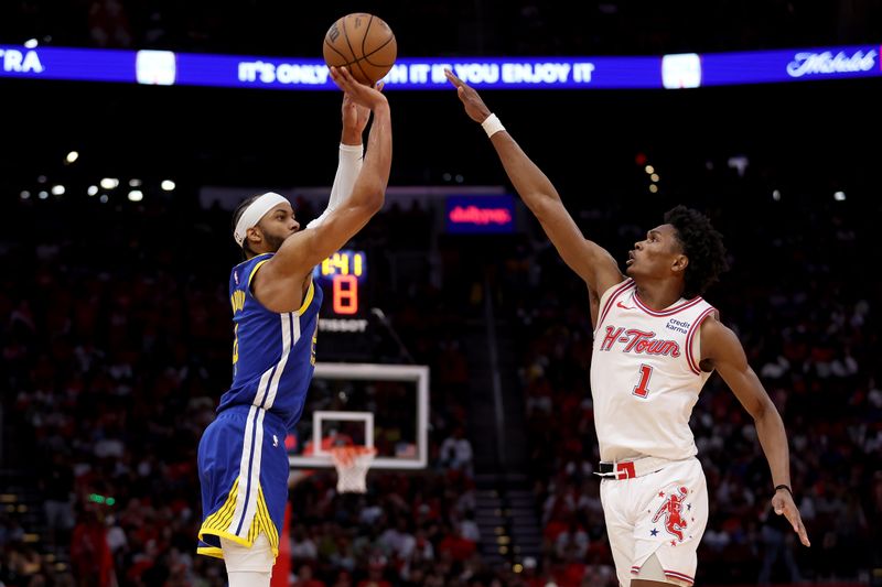 HOUSTON, TEXAS - APRIL 04: Moses Moody #4 of the Golden State Warriors shoots the ball against Amen Thompson #1 of the Houston Rockets in the second half at Toyota Center on April 04, 2024 in Houston, Texas.  NOTE TO USER: User expressly acknowledges and agrees that, by downloading and or using this photograph, User is consenting to the terms and conditions of the Getty Images License Agreement. (Photo by Tim Warner/Getty Images)