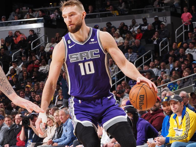 INDIANAPOLIS, IN - FEBUARY 3:  Domantas Sabonis #10 of the Sacramento Kings drives to the basket during the game on Febuary 3, 2023 at Gainbridge Fieldhouse in Indianapolis, Indiana. NOTE TO USER: User expressly acknowledges and agrees that, by downloading and or using this Photograph, user is consenting to the terms and conditions of the Getty Images License Agreement. Mandatory Copyright Notice: Copyright 2023 NBAE (Photo by Ron Hoskins/NBAE via Getty Images)