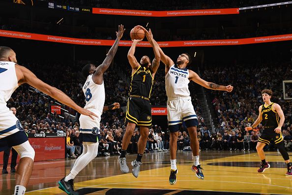 SAN FRANCISCO, CA - NOVEMBER 14: Kyle Anderson #1 of the Minnesota Timberwolves blocks the shot during the game against the Golden State Warriors during the In-Season Tournament on November 14, 2023 at Chase Center in San Francisco, California. NOTE TO USER: User expressly acknowledges and agrees that, by downloading and or using this photograph, user is consenting to the terms and conditions of Getty Images License Agreement. Mandatory Copyright Notice: Copyright 2023 NBAE (Photo by Noah Graham/NBAE via Getty Images)