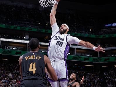 SACRAMENTO, CA - NOVEMBER 13: JaVale McGee #00 of the Sacramento Kings drives to the basket during the game against the Cleveland Cavaliers on November 13, 2023 at Golden 1 Center in Sacramento, California. NOTE TO USER: User expressly acknowledges and agrees that, by downloading and or using this Photograph, user is consenting to the terms and conditions of the Getty Images License Agreement. Mandatory Copyright Notice: Copyright 2023 NBAE (Photo by Rocky Widner/NBAE via Getty Images)