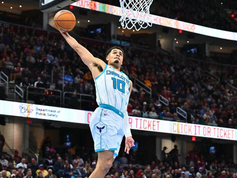 CLEVELAND, OHIO - NOVEMBER 17: Josh Green #10 of the Charlotte Hornets dunks during the second quarter against the Cleveland Cavaliers at Rocket Mortgage Fieldhouse on November 17, 2024 in Cleveland, Ohio. NOTE TO USER: User expressly acknowledges and agrees that, by downloading and or using this photograph, User is consenting to the terms and conditions of the Getty Images License Agreement. (Photo by Jason Miller/Getty Images)