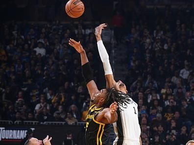 SAN FRANCISCO, CA - NOVEMBER 24: Victor Wembanyama #1 of the San Antonio Spurs and Kevon Looney #5 of the Golden State Warriors go up for a jump ball on November 24, 2023 at Chase Center in San Francisco, California. NOTE TO USER: User expressly acknowledges and agrees that, by downloading and or using this photograph, user is consenting to the terms and conditions of Getty Images License Agreement. Mandatory Copyright Notice: Copyright 2023 NBAE (Photo by Garrett Ellwood/NBAE via Getty Images)