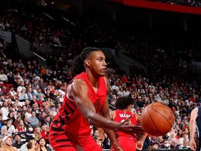 PORTLAND, OR - OCTOBER 27: Jabari Walker #34 of the Portland Trail Blazers passes the ball during the game against the Orlando Magic on October 27, 2023 at the Moda Center Arena in Portland, Oregon. NOTE TO USER: User expressly acknowledges and agrees that, by downloading and or using this photograph, user is consenting to the terms and conditions of the Getty Images License Agreement. Mandatory Copyright Notice: Copyright 2023 NBAE (Photo by Cameron Browne/NBAE via Getty Images)