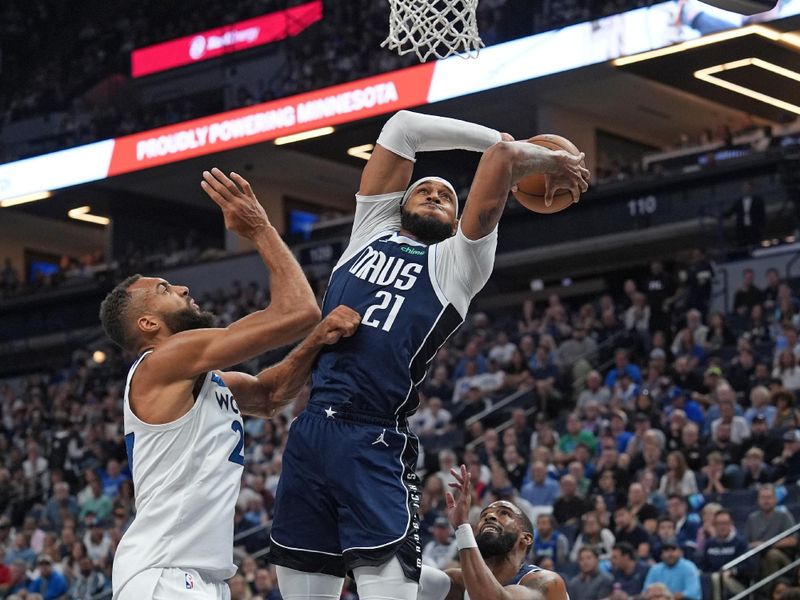 MINNEAPOLIS, MN -  OCTOBER 29: Daniel Gafford #21 of the Dallas Mavericks drives to the basket during the game against the Minnesota Timberwolves on October 29, 2024 at Target Center in Minneapolis, Minnesota. NOTE TO USER: User expressly acknowledges and agrees that, by downloading and or using this Photograph, user is consenting to the terms and conditions of the Getty Images License Agreement. Mandatory Copyright Notice: Copyright 2024 NBAE (Photo by Jordan Johnson/NBAE via Getty Images)