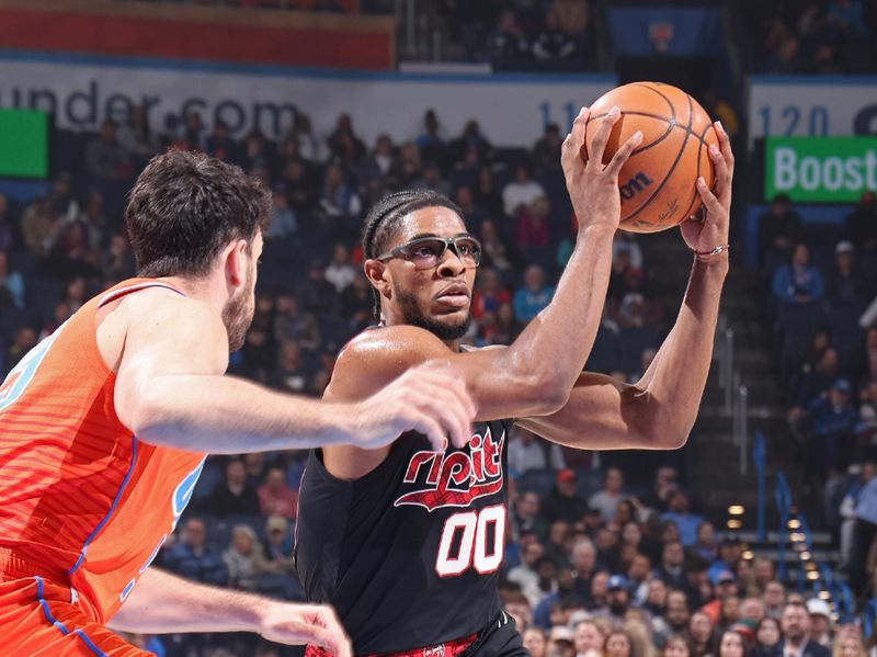 CHICAGO, IL - JANUARY 23: Scoot Henderson #00 of the Portland Trail Blazers handles the ball during the game against the Oklahoma City Thunder on January 23, 2024 at United Center in Chicago, Illinois. NOTE TO USER: User expressly acknowledges and agrees that, by downloading and or using this photograph, User is consenting to the terms and conditions of the Getty Images License Agreement. Mandatory Copyright Notice: Copyright 2024 NBAE (Photo by Jeff Haynes/NBAE via Getty Images)