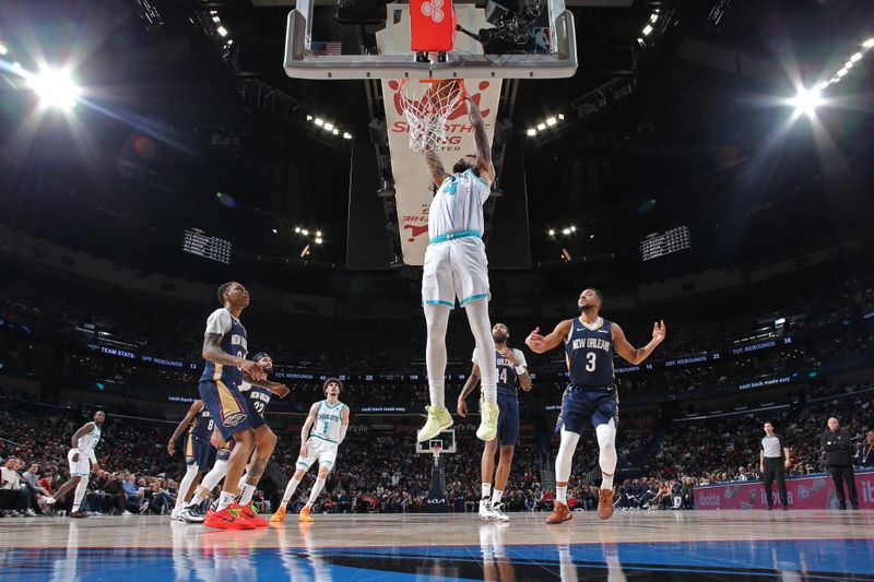 NEW ORLEANS, LA - JANUARY 17: Nick Richards #4 of the Charlotte Hornets dunks the ball during the game against the New Orleans Pelicans on January 17, 2024 at the Smoothie King Center in New Orleans, Louisiana. NOTE TO USER: User expressly acknowledges and agrees that, by downloading and or using this Photograph, user is consenting to the terms and conditions of the Getty Images License Agreement. Mandatory Copyright Notice: Copyright 2024 NBAE (Photo by Layne Murdoch Jr./NBAE via Getty Images)