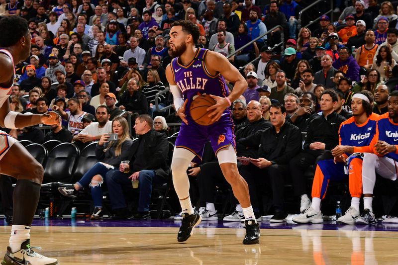 PHOENIX, AZ - NOVEMBER 20: Tyus Jones #21 of the Phoenix Suns handles the ball during the game against the New York Knicks on November 20, 2024 at Footprint Center in Phoenix, Arizona. NOTE TO USER: User expressly acknowledges and agrees that, by downloading and or using this photograph, user is consenting to the terms and conditions of the Getty Images License Agreement. Mandatory Copyright Notice: Copyright 2024 NBAE (Photo by Kate Frese/NBAE via Getty Images)