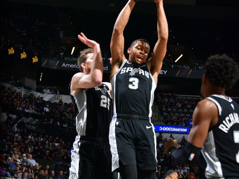 SAN ANTONIO, TX - JANUARY 17: Keldon Johnson #3 of the San Antonio Spurs rebounds the ball during the game against the Brooklyn Nets on January 17, 2023 at the AT&T Center in San Antonio, Texas. NOTE TO USER: User expressly acknowledges and agrees that, by downloading and or using this photograph, user is consenting to the terms and conditions of the Getty Images License Agreement. Mandatory Copyright Notice: Copyright 2022 NBAE (Photos by Michael Gonzales/NBAE via Getty Images)