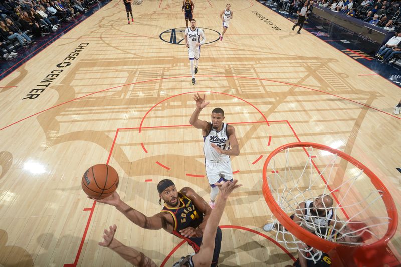 SAN FRANCISCO, CA - JANUARY 5:  Moses Moody #4 of the Golden State Warriors drives to the basket during the game against the Sacramento Kings on January 5, 2025 at Chase Center in San Francisco, California. NOTE TO USER: User expressly acknowledges and agrees that, by downloading and or using this photograph, user is consenting to the terms and conditions of Getty Images License Agreement. Mandatory Copyright Notice: Copyright 2025 NBAE (Photo by Noah Graham/NBAE via Getty Images)