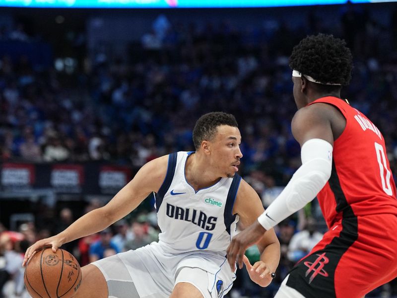 DALLAS, TX - APRIL 7: Dante Exum #0 of the Dallas Mavericks dribbles the ball during the game against the Houston Rockets on April 7, 2024 at the American Airlines Center in Dallas, Texas. NOTE TO USER: User expressly acknowledges and agrees that, by downloading and or using this photograph, User is consenting to the terms and conditions of the Getty Images License Agreement. Mandatory Copyright Notice: Copyright 2024 NBAE (Photo by Glenn James/NBAE via Getty Images)