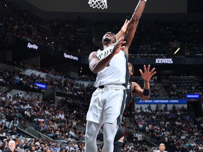 SAN ANTONIO, TX - APRIL 14: David Duke Jr. #7 of the San Antonio Spurs drives to the basket during the game against the Detroit Pistons on April 14, 2024 at the Frost Bank Center in San Antonio, Texas. NOTE TO USER: User expressly acknowledges and agrees that, by downloading and or using this photograph, user is consenting to the terms and conditions of the Getty Images License Agreement. Mandatory Copyright Notice: Copyright 2024 NBAE (Photos by Michael Gonzales/NBAE via Getty Images)