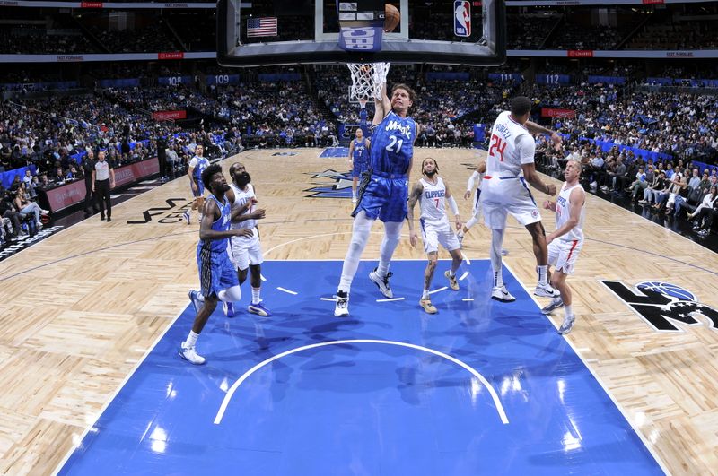 ORLANDO, FL - MARCH 29: Moritz Wagner #21 of the Orlando Magic drives to the basket during the game against the LA Clippers on March 29, 2024 at the Kia Center in Orlando, Florida. NOTE TO USER: User expressly acknowledges and agrees that, by downloading and or using this photograph, User is consenting to the terms and conditions of the Getty Images License Agreement. Mandatory Copyright Notice: Copyright 2024 NBAE (Photo by Fernando Medina/NBAE via Getty Images)