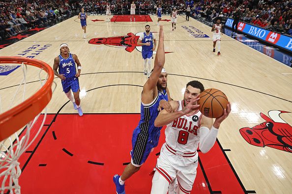 CHICAGO, IL - NOVEMBER 15: Zach LaVine #8 of the Chicago Bulls drives to the basket during the game against the Orlando Magic on November 15, 2023 at United Center in Chicago, Illinois. NOTE TO USER: User expressly acknowledges and agrees that, by downloading and or using this photograph, User is consenting to the terms and conditions of the Getty Images License Agreement. Mandatory Copyright Notice: Copyright 2023 NBAE (Photo by Jeff Haynes/NBAE via Getty Images)