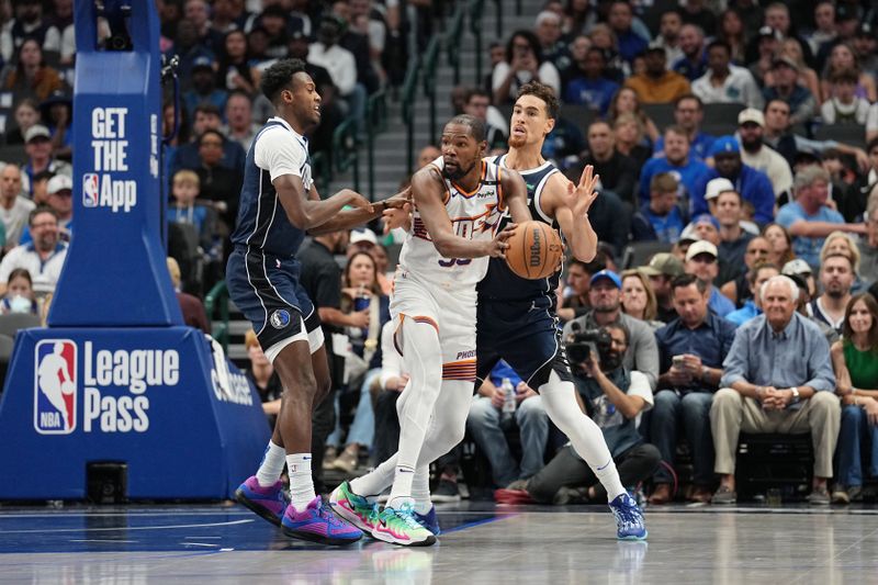 DALLAS, TX - NOVEMBER 8: Kevin Durant #35 of the Phoenix Suns looks to pass the ball during the game against the Dallas Mavericks on November 6, 2024 at the American Airlines Center in Dallas, Texas. NOTE TO USER: User expressly acknowledges and agrees that, by downloading and or using this photograph, User is consenting to the terms and conditions of the Getty Images License Agreement. Mandatory Copyright Notice: Copyright 2024 NBAE (Photo by Glenn James/NBAE via Getty Images)