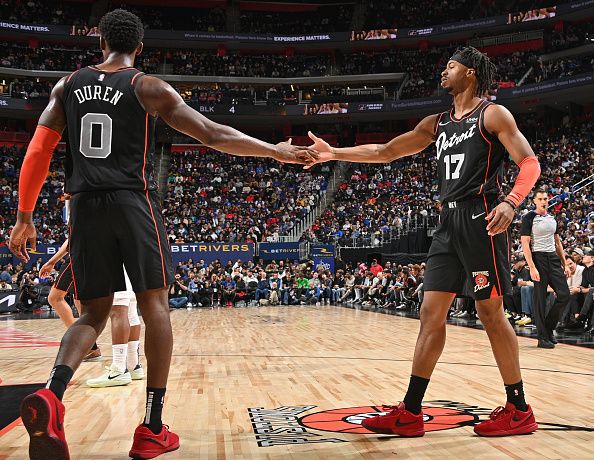 DETROIT, MI - NOVEMBER 5: Jalen Duren #0 and Stanley Umude #17 of the Detroit Pistons high five during the game against the Phoenix Suns on November 5, 2023 at Little Caesars Arena in Detroit, Michigan. NOTE TO USER: User expressly acknowledges and agrees that, by downloading and/or using this photograph, User is consenting to the terms and conditions of the Getty Images License Agreement. Mandatory Copyright Notice: Copyright 2023 NBAE (Photo by Chris Schwegler/NBAE via Getty Images)