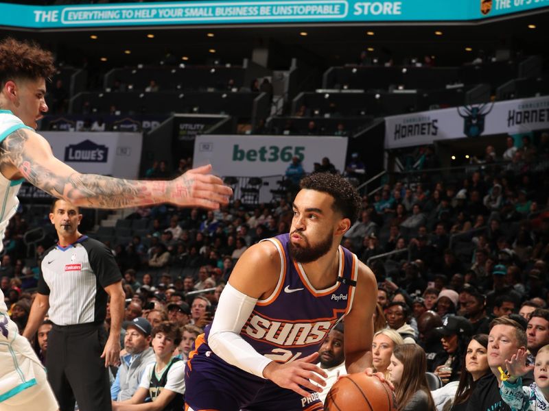 CHARLOTTE, NC - JANUARY 7: Tyus Jones #21 of the Phoenix Suns handles the ball during the game against the Charlotte Hornets on January 7, 2025 at Spectrum Center in Charlotte, North Carolina. NOTE TO USER: User expressly acknowledges and agrees that, by downloading and or using this photograph, User is consenting to the terms and conditions of the Getty Images License Agreement. Mandatory Copyright Notice: Copyright 2025 NBAE (Photo by Kent Smith/NBAE via Getty Images)