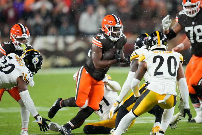 Cleveland Browns running back Jerome Ford (34) carries in the first half of an NFL football game against the Pittsburgh Steelers, Thursday, Nov. 21, 2024, in Cleveland. (AP Photo/Sue Ogrocki)