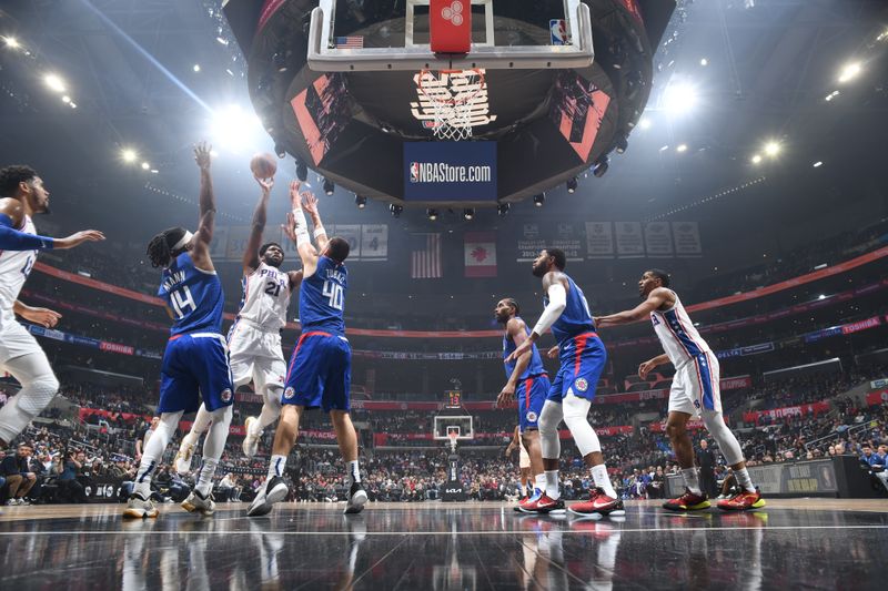 LOS ANGELES, CA - JANUARY 17: Joel Embiid #21 of the Philadelphia 76ers shoots the ball during the game against the LA Clippers on January 17, 2023 at Crypto.Com Arena in Los Angeles, California. NOTE TO USER: User expressly acknowledges and agrees that, by downloading and/or using this Photograph, user is consenting to the terms and conditions of the Getty Images License Agreement. Mandatory Copyright Notice: Copyright 2023 NBAE (Photo by Adam Pantozzi/NBAE via Getty Images)