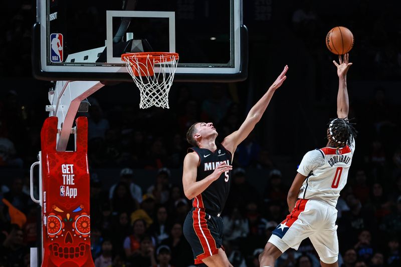 MEXICO CITY, MEXICO - NOVEMBER 02: Bilal Coulibaly #0 of the Washington Wizards shoots the ball against Nikola Jovic #5 of the Miami Heat during the fourth quarter of the game between Miami Heat against Washington Wizards at Arena Ciudad de Mexico on November 02, 2024 in Mexico City, Mexico. NOTE TO USER: User expressly acknowledges and agrees that, by downloading and or using this photograph, User is consenting to the terms and conditions of the Getty Images License Agreement. (Photo by Manuel Velasquez/Getty Images)