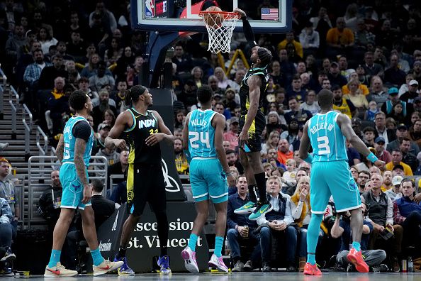 INDIANAPOLIS, INDIANA - DECEMBER 20: Buddy Hield #7 of the Indiana Pacers dunks the ball in the third quarter against the Charlotte Hornets at Gainbridge Fieldhouse on December 20, 2023 in Indianapolis, Indiana. NOTE TO USER: User expressly acknowledges and agrees that, by downloading and or using this photograph, User is consenting to the terms and conditions of the Getty Images License Agreement. (Photo by Dylan Buell/Getty Images)