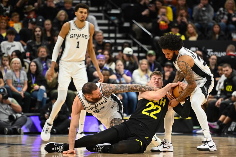 SALT LAKE CITY, UTAH - OCTOBER 31: Sandro Mamukelashvili #54 and Julian Champagnie #30 of the San Antonio Spurs fight for the ball with Kyle Filipowski #22 of the Utah Jazz during the second half of a game at Delta Center on October 31, 2024 in Salt Lake City, Utah. NOTE TO USER: User expressly acknowledges and agrees that, by downloading and or using this photograph, User is consenting to the terms and conditions of the Getty Images License Agreement. (Photo by Alex Goodlett/Getty Images)