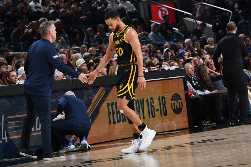 SAN FRANCISCO, CA - FEBRUARY 14: Stephen Curry #30 high fives Head Coach Steve Kerr of the Golden State Warriors during the game against the LA Clippers on FEBRUARY 14, 2024 at Chase Center in San Francisco, California. NOTE TO USER: User expressly acknowledges and agrees that, by downloading and or using this photograph, user is consenting to the terms and conditions of Getty Images License Agreement. Mandatory Copyright Notice: Copyright 2024 NBAE (Photo by Noah Graham/NBAE via Getty Images)