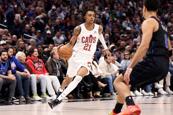 DALLAS, TEXAS - DECEMBER 27: Emoni Bates #21 of the Cleveland Cavaliers dribbles the ball against the Dallas Mavericks in the first half at American Airlines Center on December 27, 2023 in Dallas, Texas. NOTE TO USER: User expressly acknowledges and agrees that, by downloading and or using this photograph, User is consenting to the terms and conditions of the Getty Images License Agreement. (Photo by Tim Heitman/Getty Images)