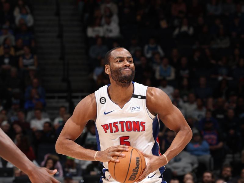 MINNEAPOLIS, MN -  DECEMBER 31: Alec Burks #5 of the Detroit Pistons handles the ball during the game against the Minnesota Timberwolves on December 31, 2022 at Target Center in Minneapolis, Minnesota. NOTE TO USER: User expressly acknowledges and agrees that, by downloading and or using this Photograph, user is consenting to the terms and conditions of the Getty Images License Agreement. Mandatory Copyright Notice: Copyright 2022 NBAE (Photo by David Sherman/NBAE via Getty Images)