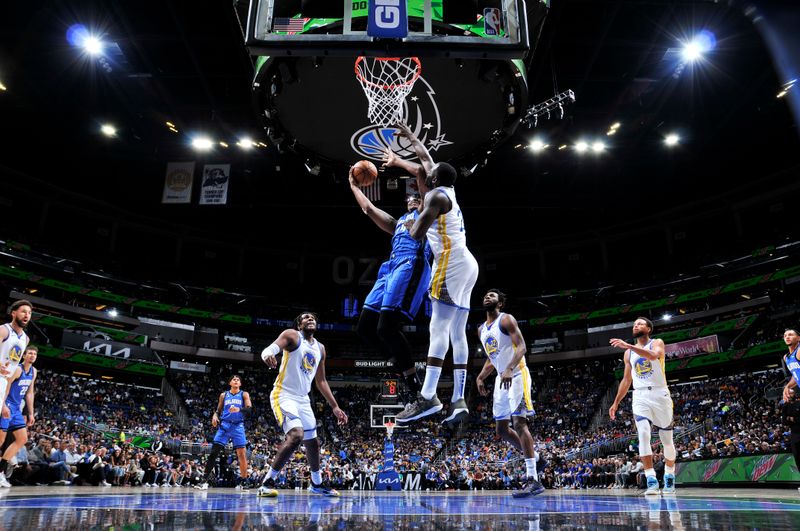 ORLANDO, FL - NOVEMBER 2: Wendell Carter Jr. #34 of the Orlando Magic drives to the basket during the game against the Golden State Warriors, Draymond Green #23 of the Golden State Warriors plays defense on November 2, 2022 at Amway Center in Orlando, Florida. NOTE TO USER: User expressly acknowledges and agrees that, by downloading and or using this photograph, User is consenting to the terms and conditions of the Getty Images License Agreement. Mandatory Copyright Notice: Copyright 2022 NBAE (Photo by Fernando Medina/NBAE via Getty Images)