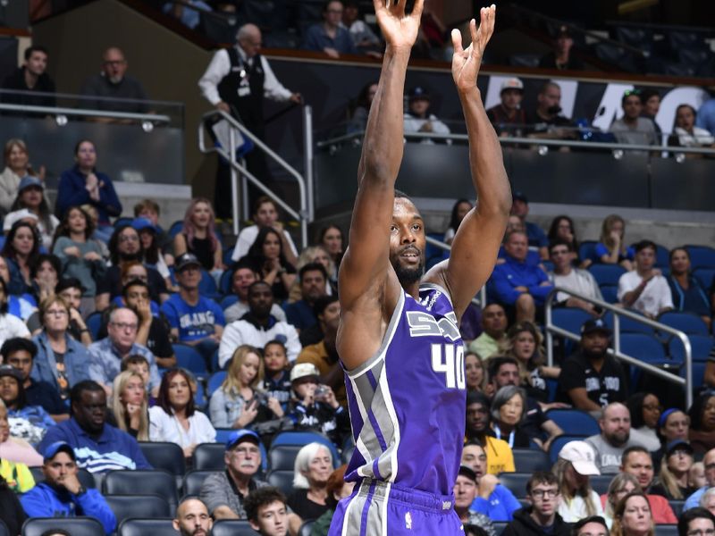 ORLANDO, FL -NOVEMBER 5: Harrison Barnes #40 of the Sacramento Kings shoots a three point basket against the Orlando Magic on November 5, 2022 at Amway Center in Orlando, Florida. NOTE TO USER: User expressly acknowledges and agrees that, by downloading and or using this photograph, User is consenting to the terms and conditions of the Getty Images License Agreement. Mandatory Copyright Notice: Copyright 2022 NBAE (Photo by Fernando Medina/NBAE via Getty Images)