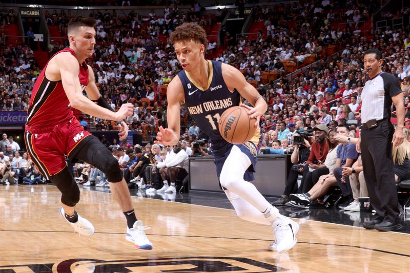 MIAMI, FL - JANUARY 22: Dyson Daniels #11 of the New Orleans Pelicans moves the ball during the game against the Miami Heat on January 22, 2023 at Miami-Dade Arena in Miami, Florida. NOTE TO USER: User expressly acknowledges and agrees that, by downloading and or using this Photograph, user is consenting to the terms and conditions of the Getty Images License Agreement. Mandatory Copyright Notice: Copyright 2023 NBAE (Photo by Nathaniel S. Butler/NBAE via Getty Images)